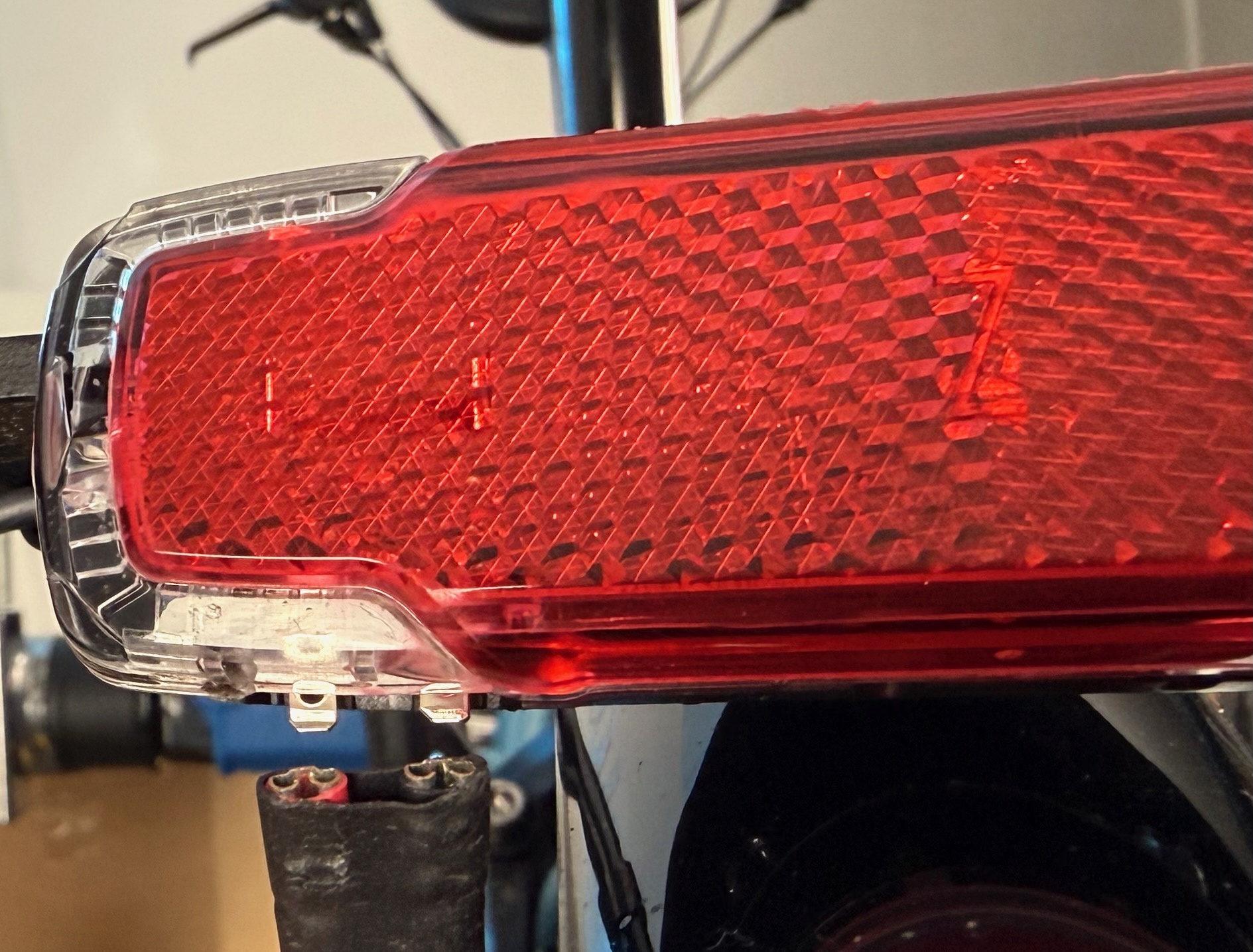 Brompton Electric e-Motiq rear light showing spade connectors